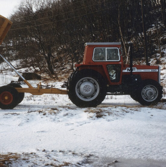 traktor i snøen